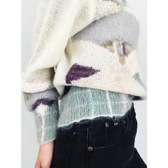 Vintage Intarsia Patterned Hand-Knit SweaterSize L Crew & Scoop Necks